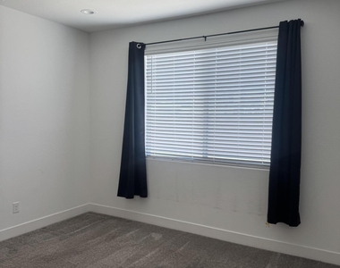 2521 S 180th Drive - Photo Thumbnail 29