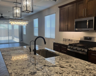 2521 S 180th Drive - Photo Thumbnail 10