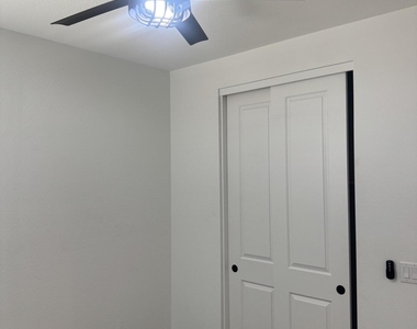 2521 S 180th Drive - Photo Thumbnail 18