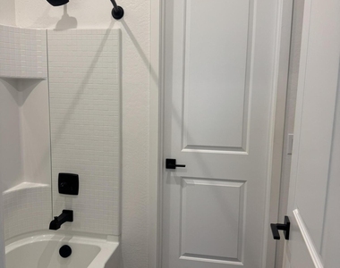 2521 S 180th Drive - Photo Thumbnail 23