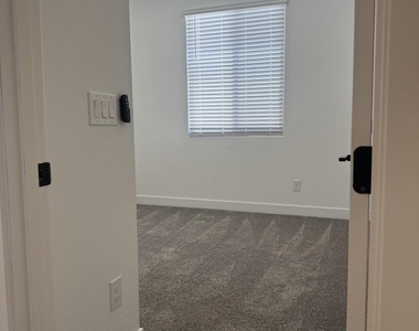 2521 S 180th Drive - Photo Thumbnail 25