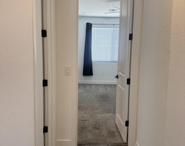 2521 S 180th Drive - Photo Thumbnail 24