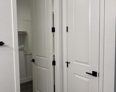 2521 S 180th Drive - Photo Thumbnail 33