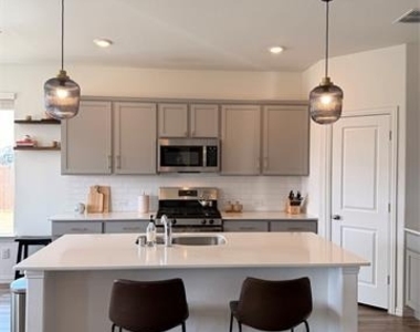 3120 Riddler Way - Photo Thumbnail 4