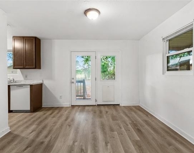 6301 Sydney Drive - Photo Thumbnail 7