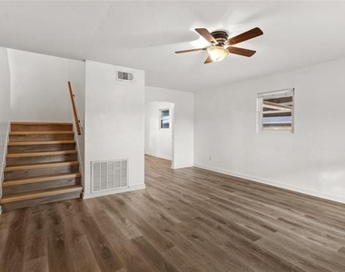 6301 Sydney Drive - Photo Thumbnail 4