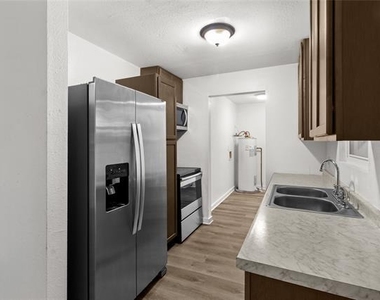 6301 Sydney Drive - Photo Thumbnail 10