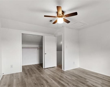 6301 Sydney Drive - Photo Thumbnail 20