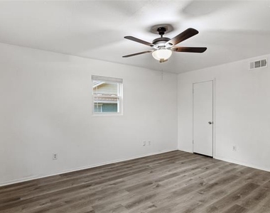 6301 Sydney Drive - Photo Thumbnail 16