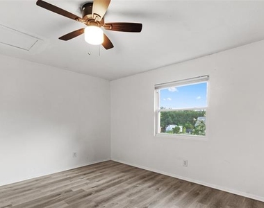 6301 Sydney Drive - Photo Thumbnail 21