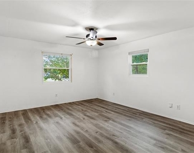 6301 Sydney Drive - Photo Thumbnail 15