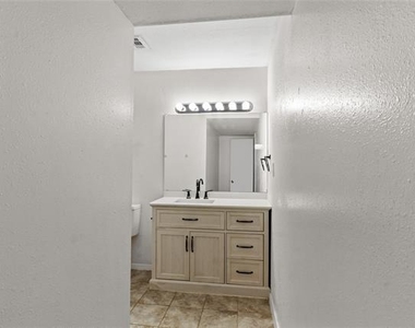 6301 Sydney Drive - Photo Thumbnail 17