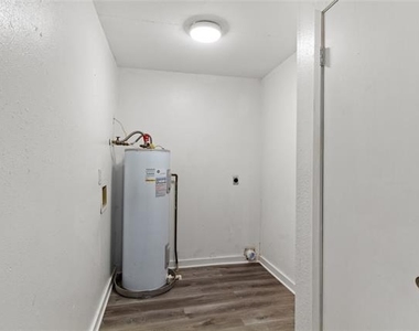6301 Sydney Drive - Photo Thumbnail 14