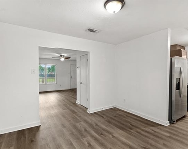 6301 Sydney Drive - Photo Thumbnail 8