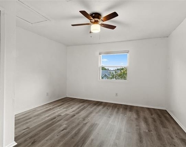 6301 Sydney Drive - Photo Thumbnail 19