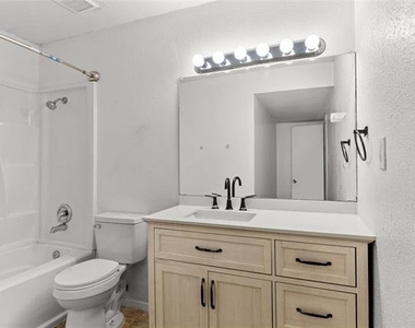 6301 Sydney Drive - Photo Thumbnail 18