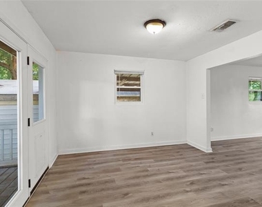 6301 Sydney Drive - Photo Thumbnail 9