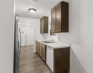 6301 Sydney Drive - Photo Thumbnail 11