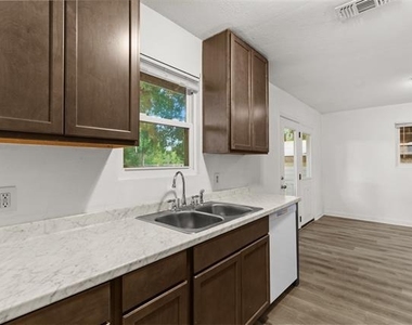 6301 Sydney Drive - Photo Thumbnail 13