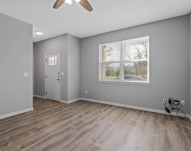 525-527 E Ball Street - Photo Thumbnail 3