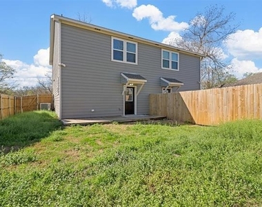 525-527 E Ball Street - Photo Thumbnail 14