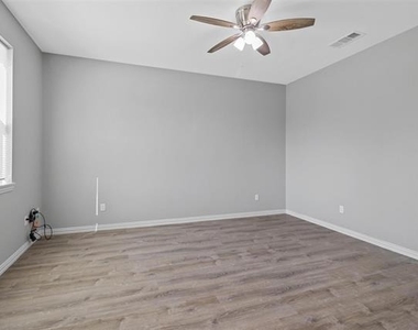 525-527 E Ball Street - Photo Thumbnail 4