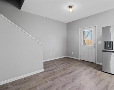 525-527 E Ball Street - Photo Thumbnail 2