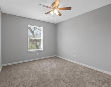 525-527 E Ball Street - Photo Thumbnail 6