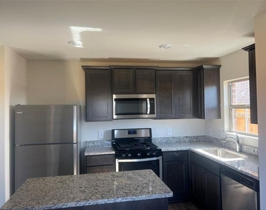 3005 Boran Drive - Photo Thumbnail 4