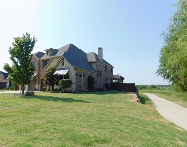 1704 Serra Drive - Photo Thumbnail 2