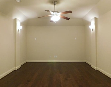 1704 Serra Drive - Photo Thumbnail 30