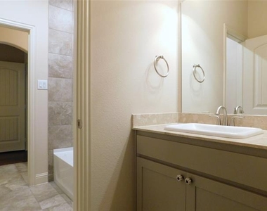 1704 Serra Drive - Photo Thumbnail 22
