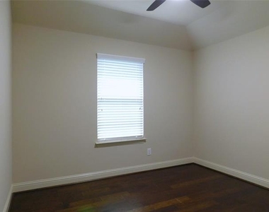 1704 Serra Drive - Photo Thumbnail 27