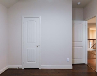 1704 Serra Drive - Photo Thumbnail 26