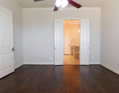 1704 Serra Drive - Photo Thumbnail 14