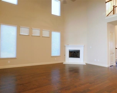 1704 Serra Drive - Photo Thumbnail 8