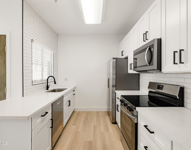 11333 N 92nd Street - Photo Thumbnail 6