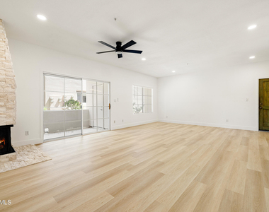 11333 N 92nd Street - Photo Thumbnail 1
