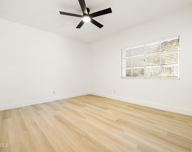 11333 N 92nd Street - Photo Thumbnail 11