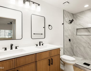 11333 N 92nd Street - Photo Thumbnail 14