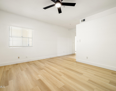 11333 N 92nd Street - Photo Thumbnail 12