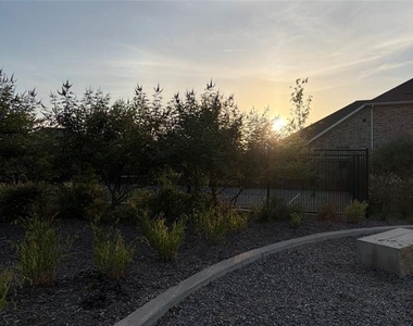2104 Meadow Park Drive - Photo Thumbnail 18