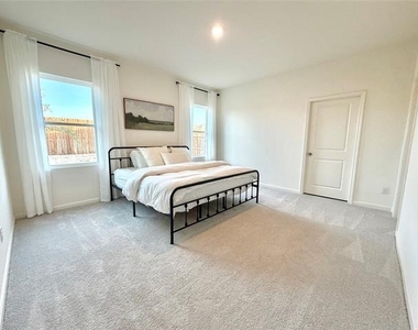 2104 Meadow Park Drive - Photo Thumbnail 2