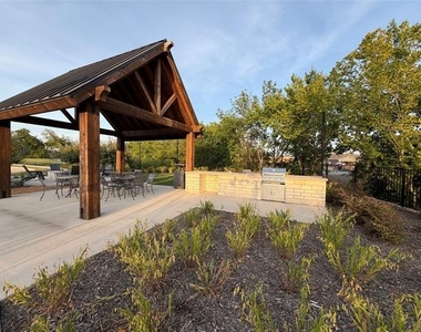 2104 Meadow Park Drive - Photo Thumbnail 13