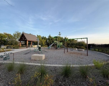 2104 Meadow Park Drive - Photo Thumbnail 12