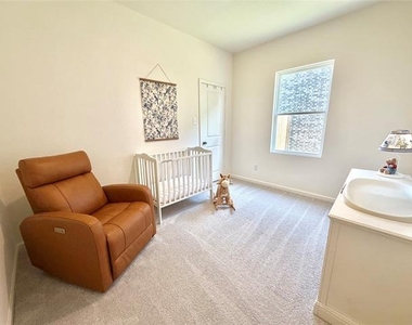 2104 Meadow Park Drive - Photo Thumbnail 4
