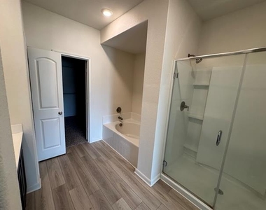 137 Sammy Fowler Avenue - Photo Thumbnail 13