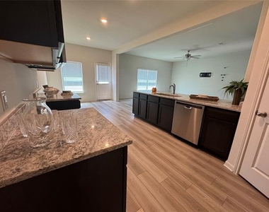 137 Sammy Fowler Avenue - Photo Thumbnail 3