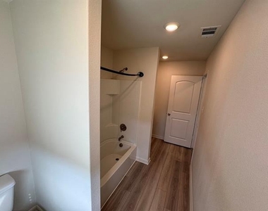 137 Sammy Fowler Avenue - Photo Thumbnail 22