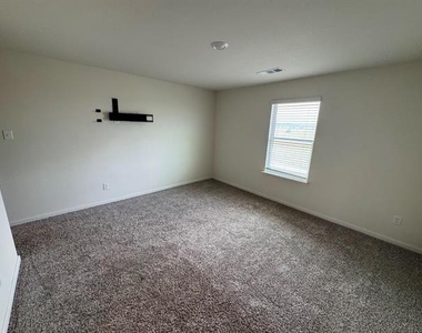 137 Sammy Fowler Avenue - Photo Thumbnail 25